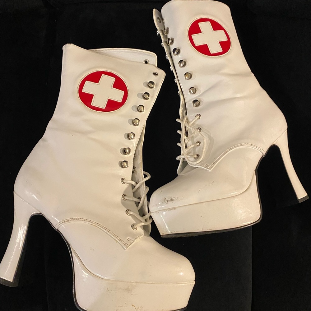 Medic Tease Platform Bootie 8.5